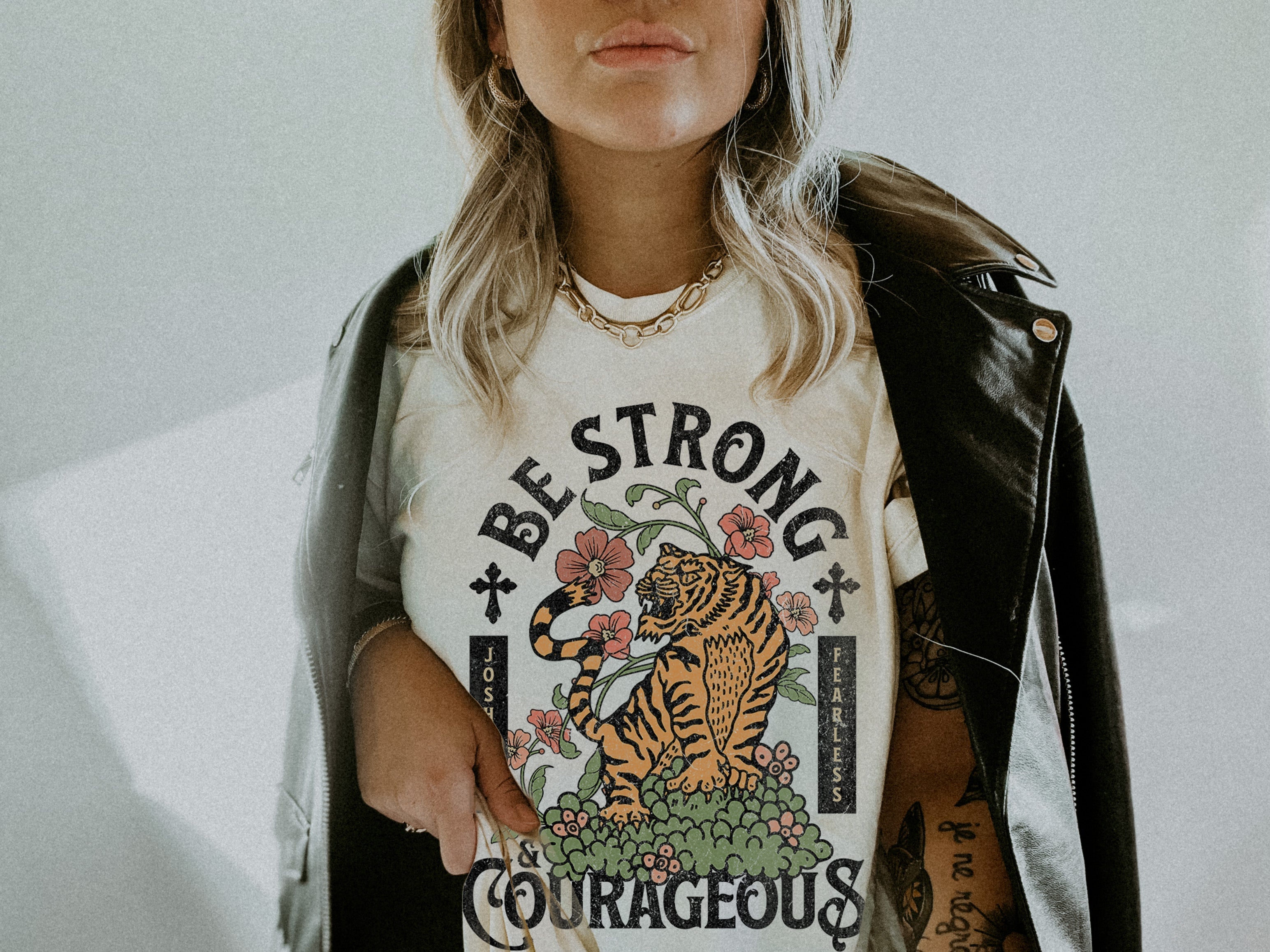 Be strong and courageous T-shirt